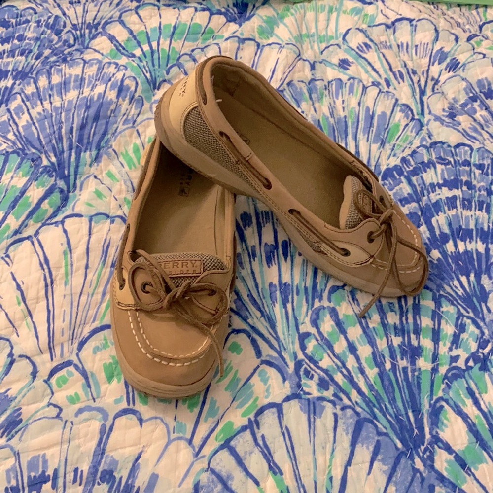 Sperrys Angelfish boatshoes (fits women’s size 7)